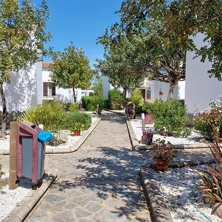 Pet Friendly In With Kitchenette Holiday home